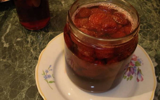 Confiture de fraises dans un multicuiseur Panasonic