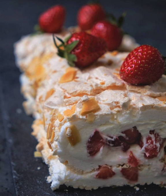 Rouleau de meringue aux fraises et mascarpone