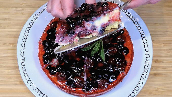 Tyrolean blueberry pie