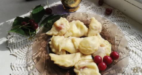 Boulettes de cerises avec pâte au lait