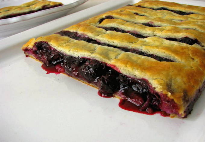 Puff yeast dough blueberry pie