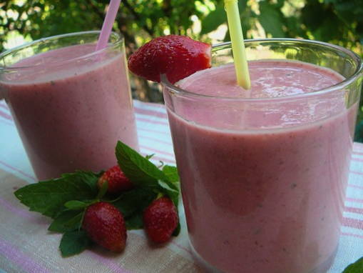 Smoothie au yaourt à la fraise