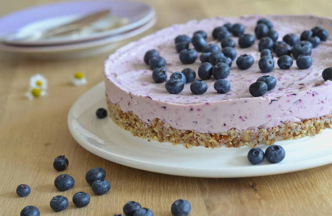 Cheesecake with blueberries and mascarpone