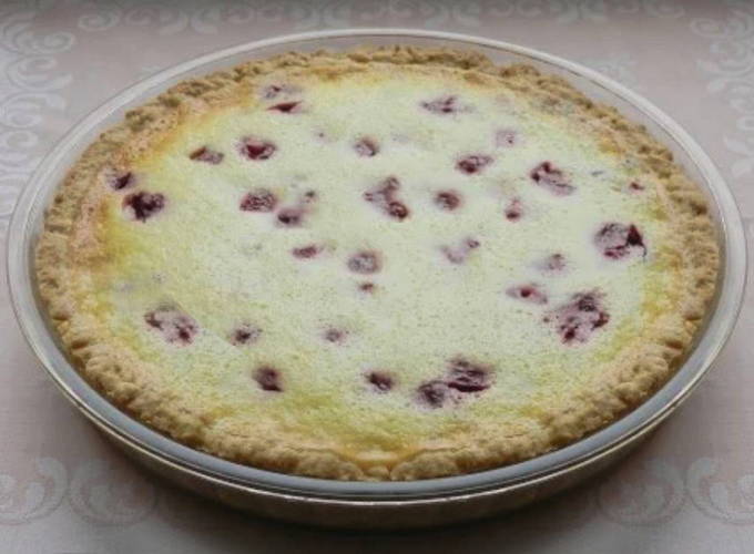 Tarte fourrée au cassis et à la crème sure