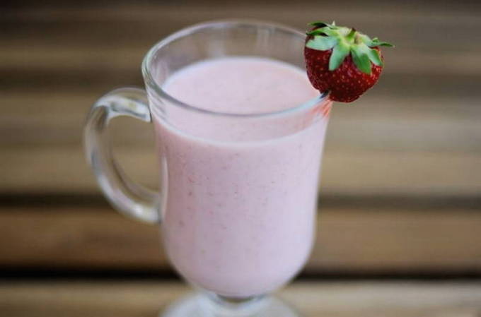 Strawberry and banana smoothie in a blender