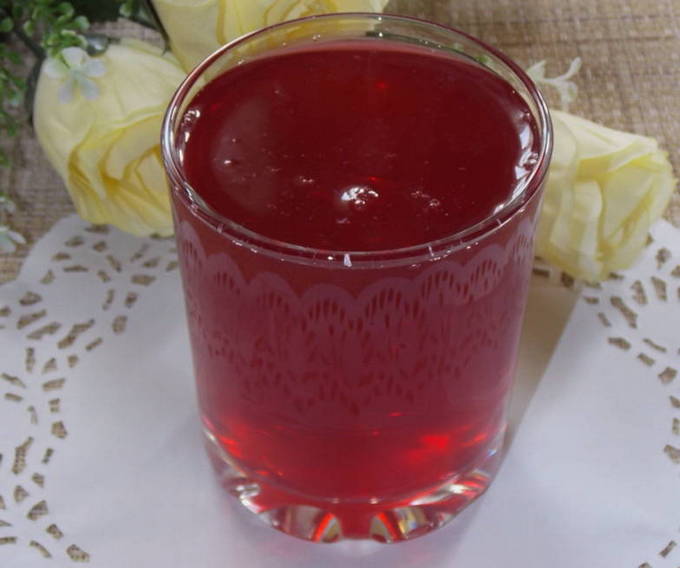 Blackberry and apple compote in a 3-liter jar for the winter