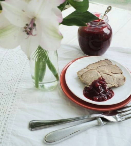 Lingonberry sauce for meat with wine