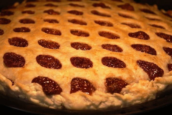 Lingonberry pie made from ready-made puff pastry