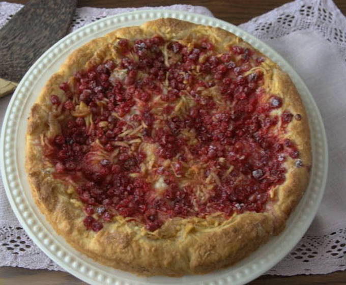 Open pie with lingonberries and apples