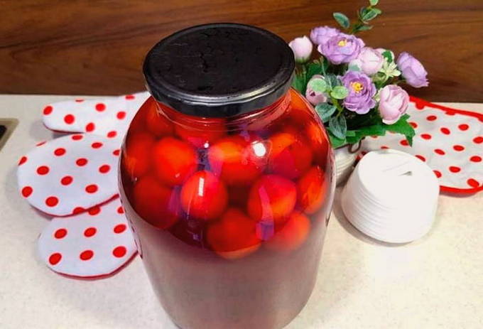 Compote de prunes cerises en pot de 2 litres pour l'hiver