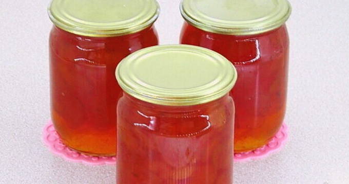 Confiture simple de prunes cerises sans pépins pour l'hiver