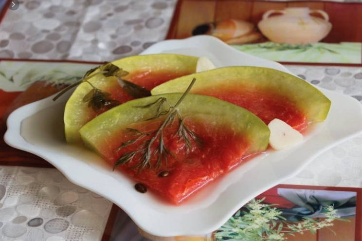 Salted watermelon without vinegar