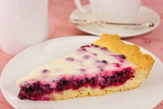 Gâteau de sable aux airelles et à la crème sure