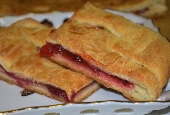 فطيرة Lingonberry Puff Pastry