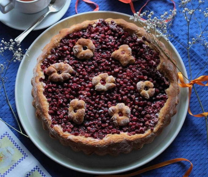 Tarte aux airelles ouverte à base de pâte levée