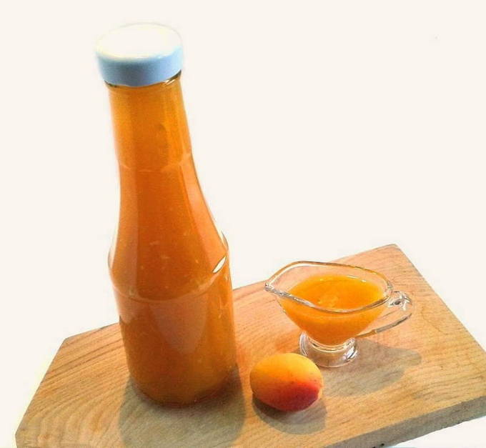 Sweet and sour apricot sauce for the winter