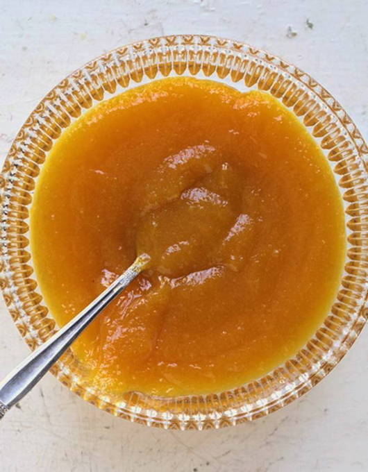 Sauce abricot sucrée pour crêpes pour l'hiver