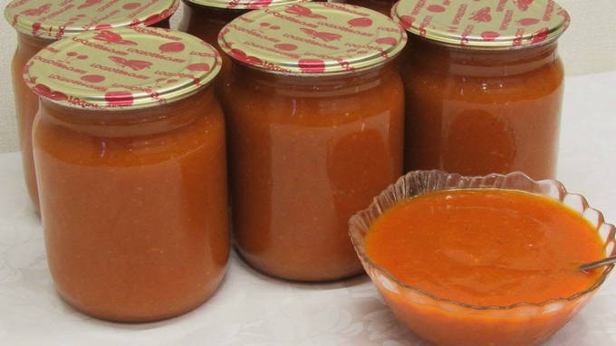 Apricot and tomato sauce for the winter