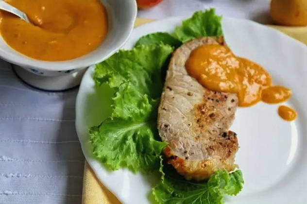 Sauce aux abricots pour la viande pour l'hiver