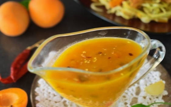 Apricot sauce for the winter at home