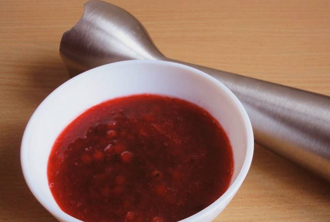 Lingonberry sauce with wine for the winter