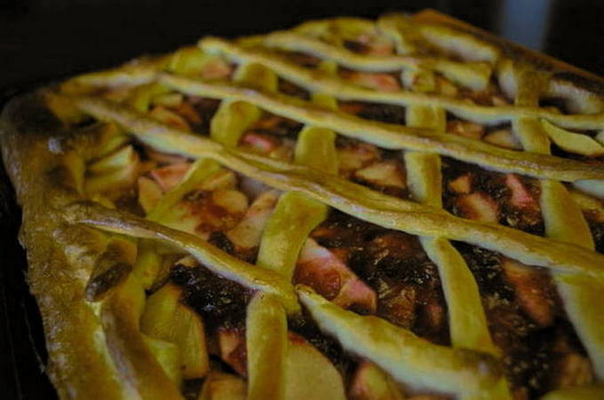 Yeast dough lingonberry and apple pie