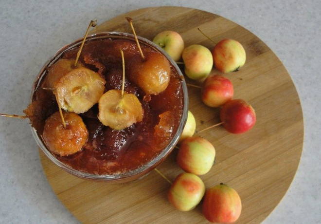 Transparent paradise apple jam with tails