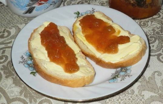 Confiture de pommes à l'orange dans une mijoteuse