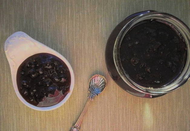 Lingonberries in their own juice with sugar for the winter