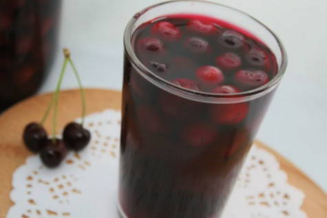 Blueberry and cherry compote in a 3-liter jar for the winter