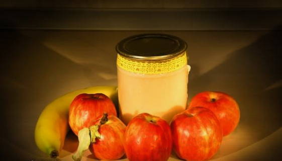 Puree of apples and bananas with condensed milk for the winter