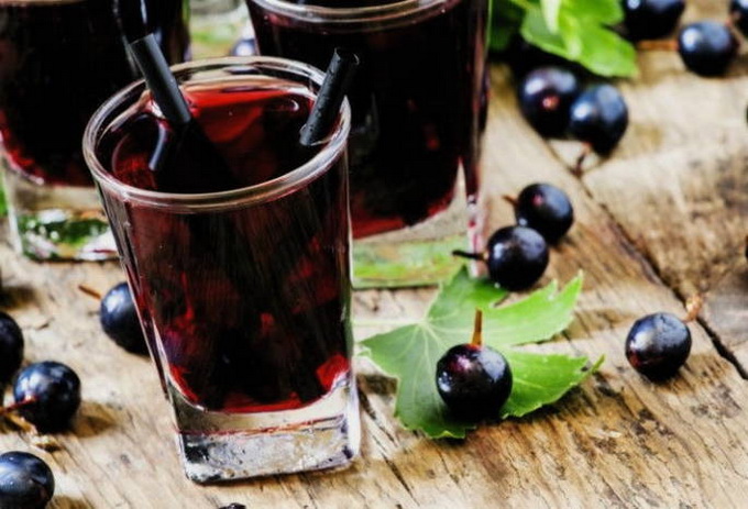 Blackcurrant juice through a juicer for the winter