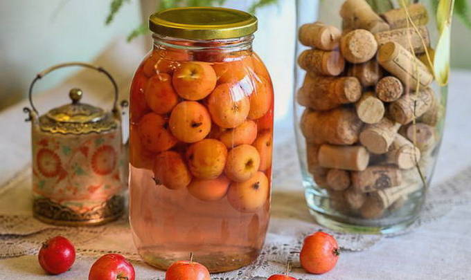 Ranetki compote in a 2-liter jar with a screw cap