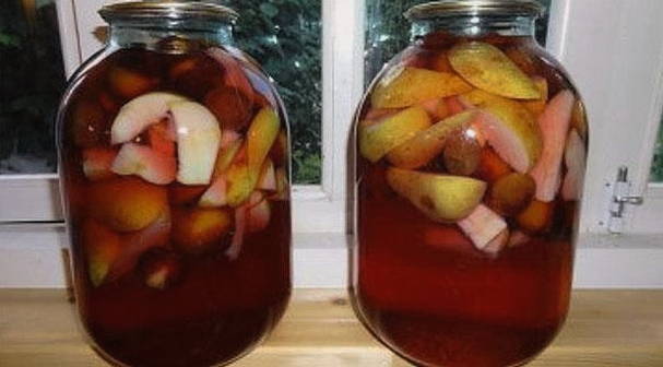 Pear and apple compote without sterilization in a 3-liter jar for the winter