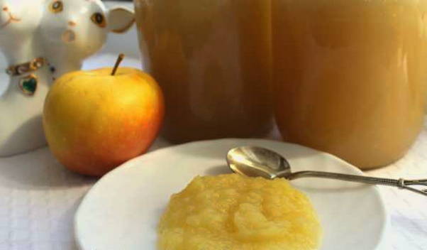 Compote de pommes pour bébés pour l'hiver