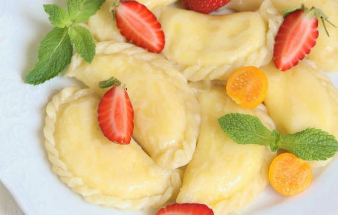 Raviolis aux cerises sur pâte à choux maigre