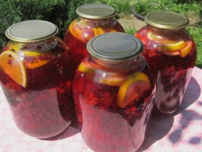 Raspberry and orange compote in a 3-liter jar for the winter