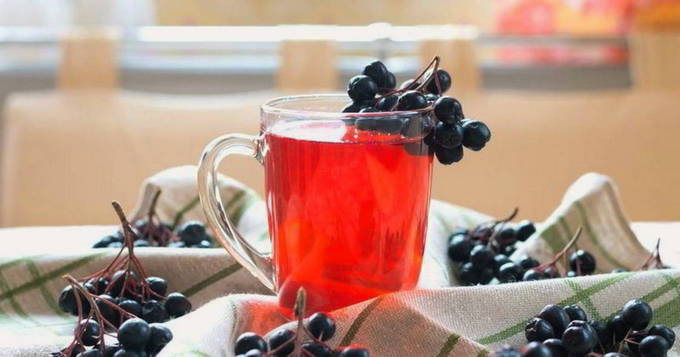 Compote d'aronia en pot de 3 litres pour l'hiver