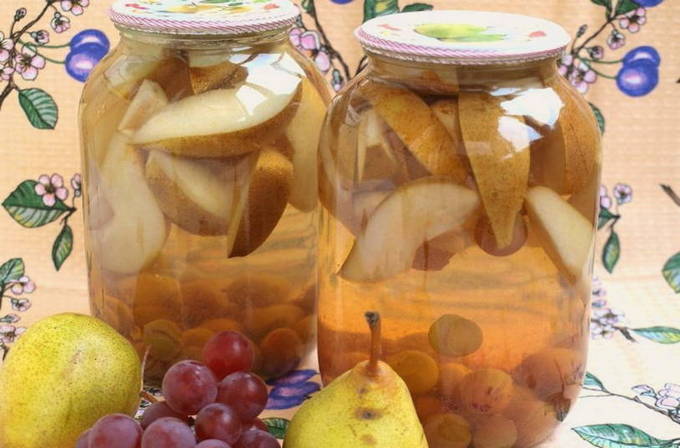 Compote of grapes and pears without sterilization for a 3 liter jar for the winter