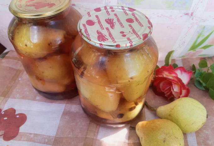 Compote of grapes and pears for the winter