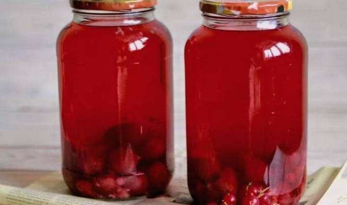 Compote de groseilles en pot de 2 litres pour l'hiver