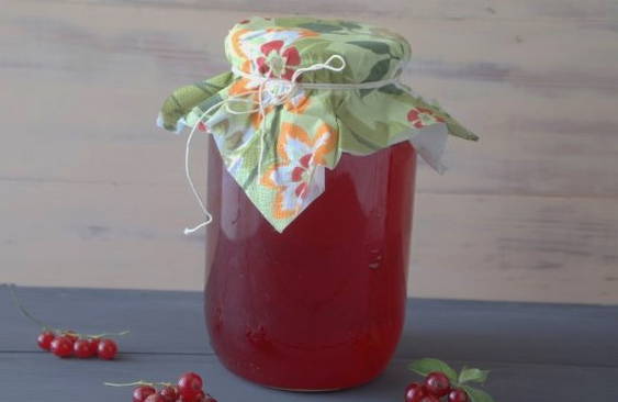 Red currant juice with sugar for the winter