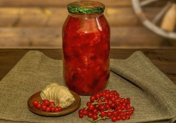 Red currant juice through a juicer for the winter