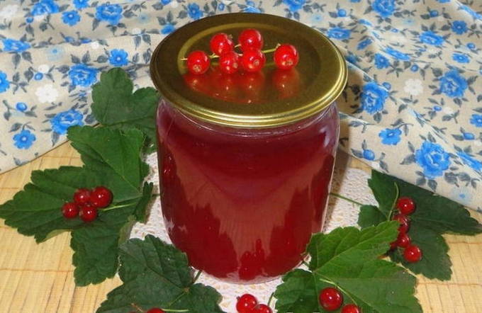 Jus de groseille rouge pour l'hiver - une recette simple