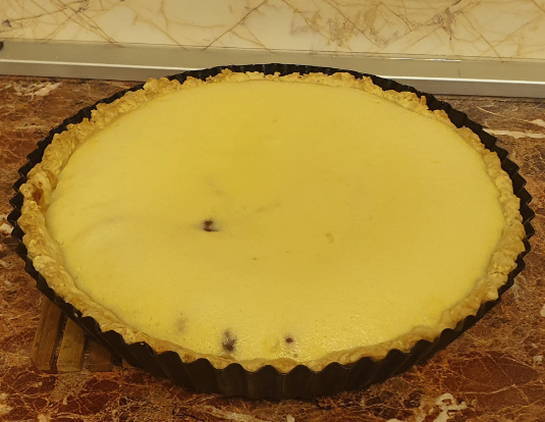 Tarte au sable aux fraises sur garniture de crème sure