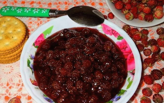 Confiture de fraises des bois Léchez-vous les doigts pour l'hiver