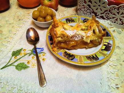 Puff pastry cherry pie