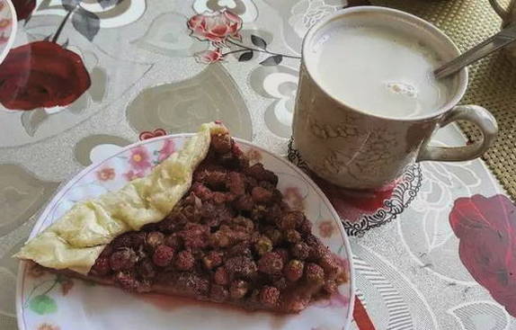 Strawberry Puff Pie