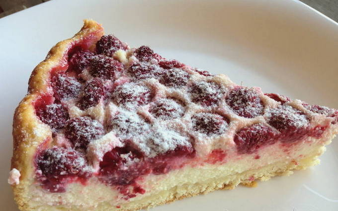 Tarte Tsvetaevsky aux framboises et au fromage cottage