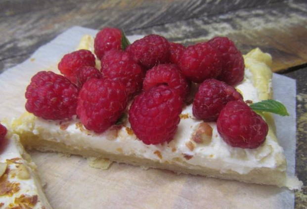 Ouvrir la tarte feuilletée aux framboises